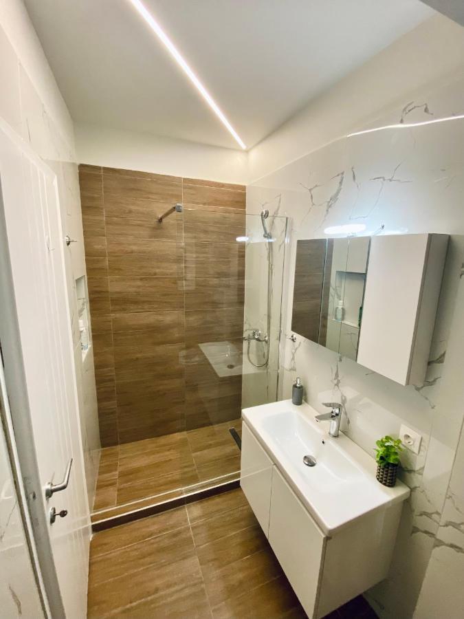 Central Grey Quiet Apartment 塞萨洛尼基 外观 照片